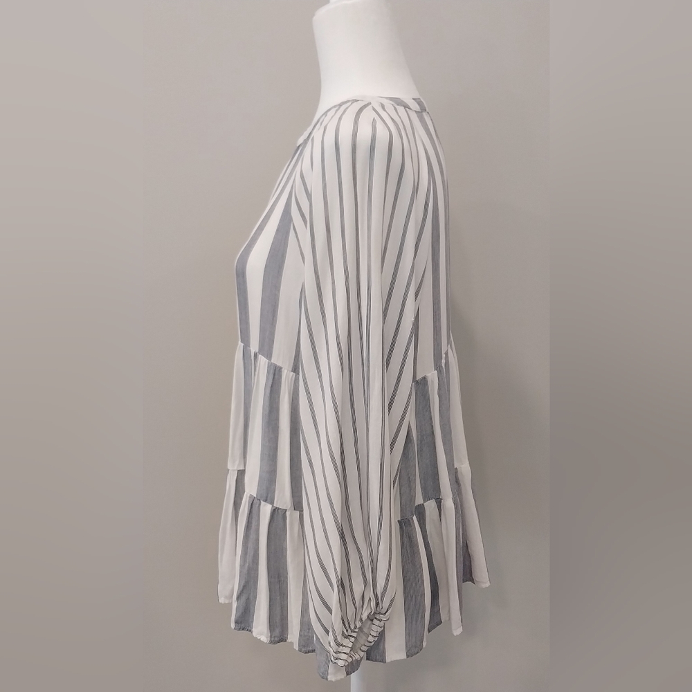 Staccato Gray and White peplum long sleeve v neck Blouse Size Small 100% Rayon - Picture 6 of 14